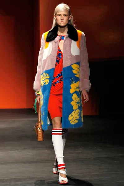 Look 10